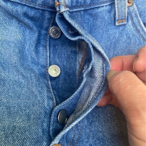 Levi’s 501 button fly size 29 medium wash distressed shorts. Just like new! - Picture 7 of 15